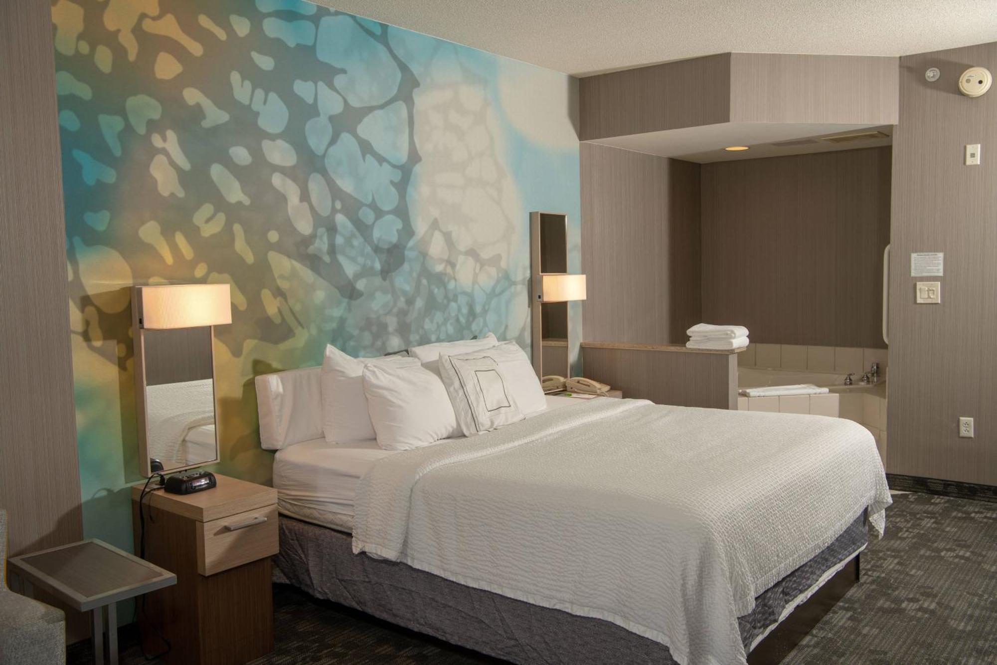 Courtyard By Marriott Erie Ambassador Conference Center Hotel Exterior photo