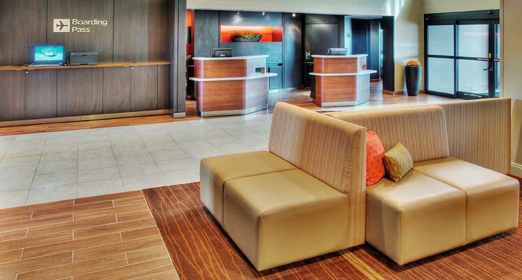 Courtyard By Marriott Erie Ambassador Conference Center Hotel Exterior photo